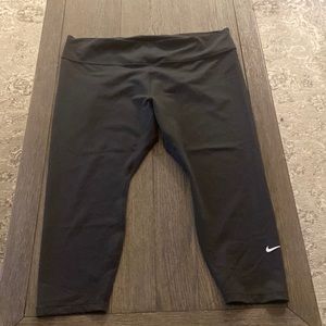 Nike dri fit 3x cropped leggings